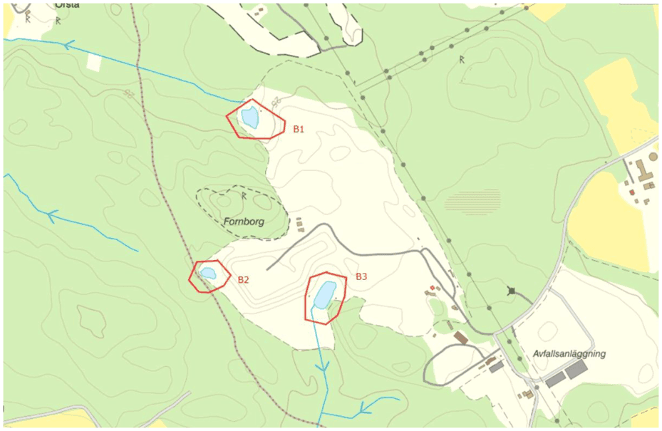 Kartbild med markering av dammar i planområdets västra del där groddjursinventering genomförts.