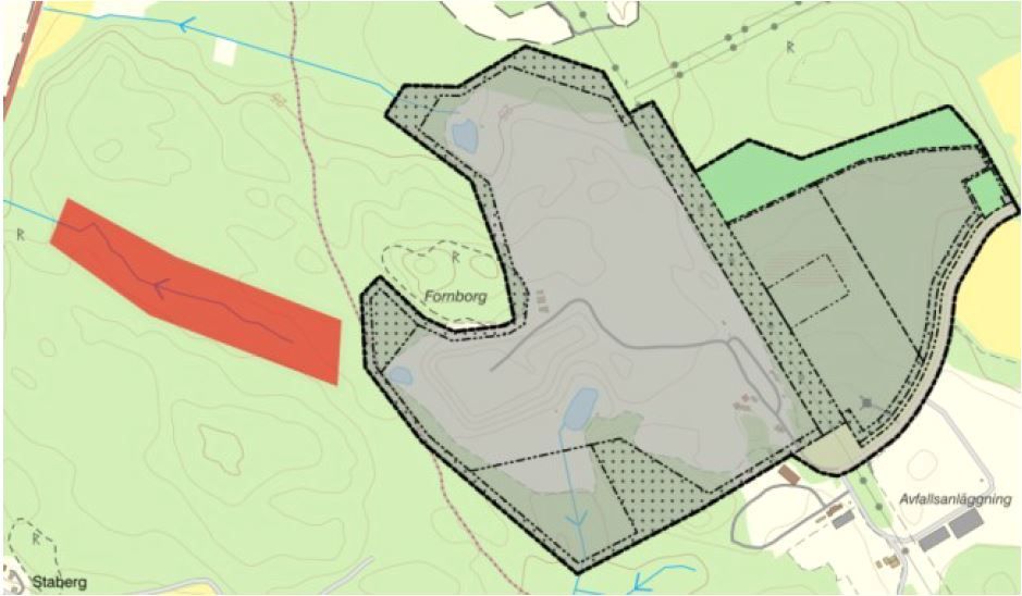 Karta över planområdet och dess närhet. Rödmarkerat område väster om planområdet har identifierats som lämpligt för en ny damm i syfte att skapa en ny livsmiljö för vattensalamander. Bild: Nyköpings kommun
